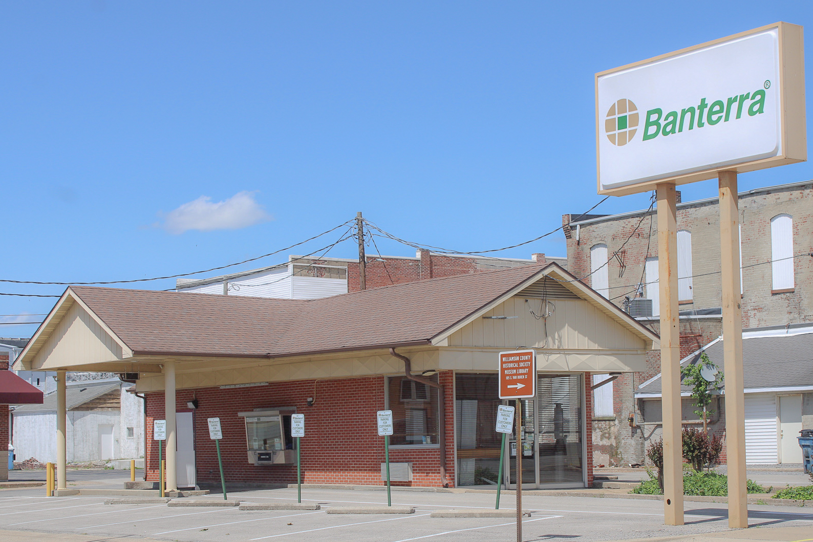 Marion, Illinois Bank - Banterra Location on Main Street Marion, Illinois