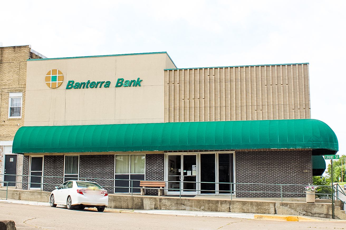 Vienna Bank - Banterra Location on Court St. Vienna, Illinois